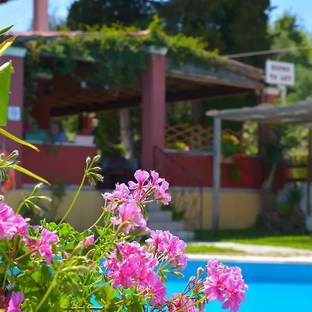 Hotel de apartamente Alex Katerina Peroulades (Corfu)
